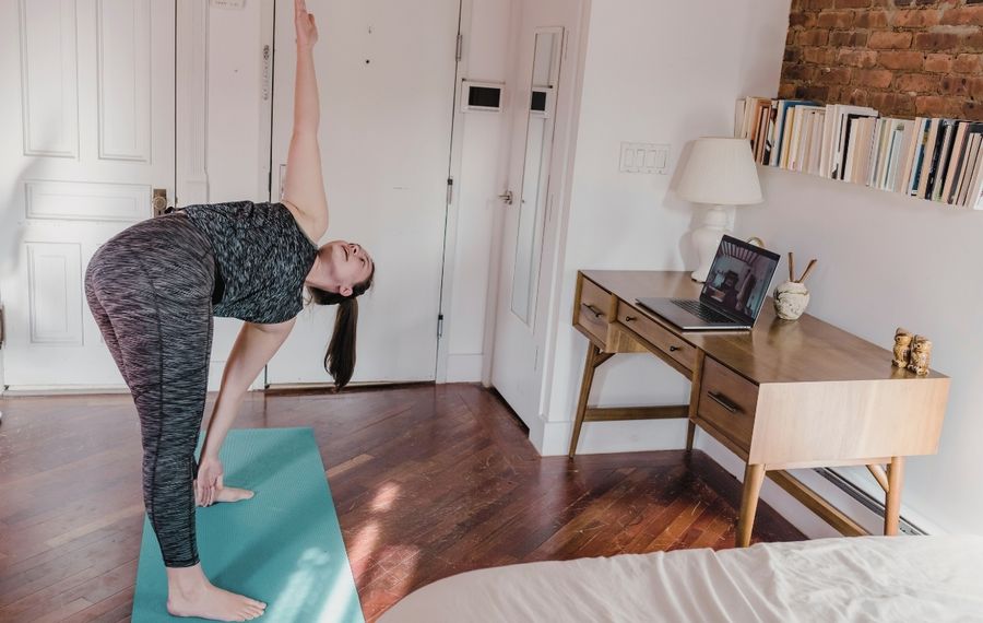 Doktorandin beim Yoga